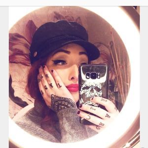 Meet your Posher, Myriam